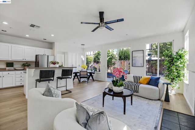 105 Chesapeake Dr, Union City, CA 94587