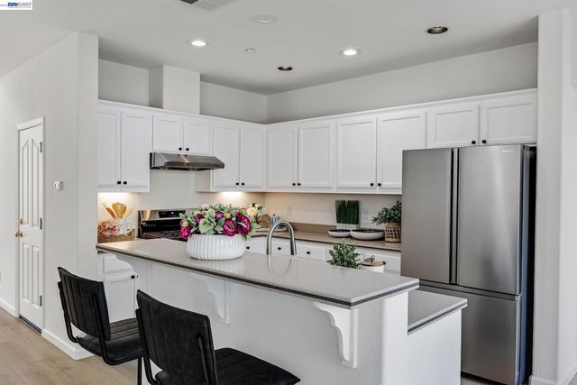 105 Chesapeake Dr, Union City, CA 94587