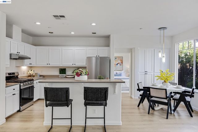 105 Chesapeake Dr, Union City, CA 94587