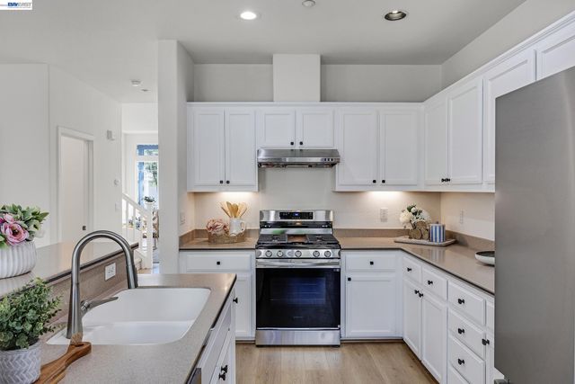 105 Chesapeake Dr, Union City, CA 94587