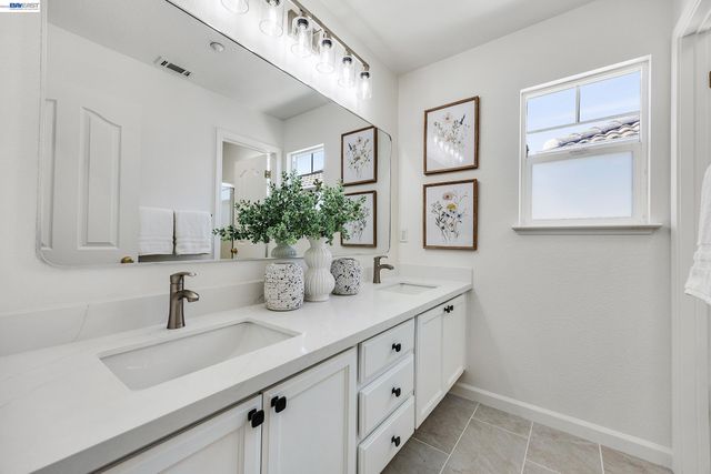 105 Chesapeake Dr, Union City, CA 94587
