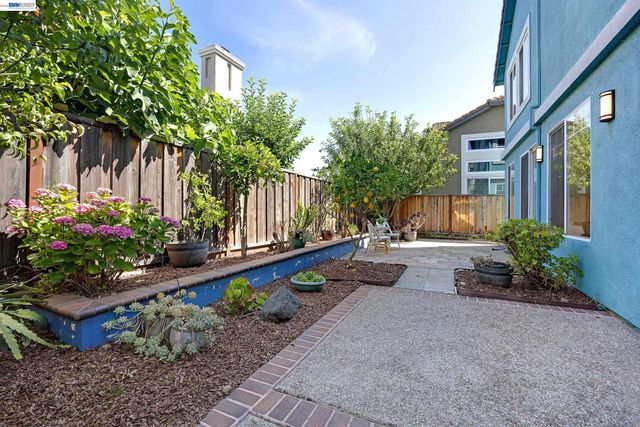 105 Chesapeake Dr, Union City, CA 94587