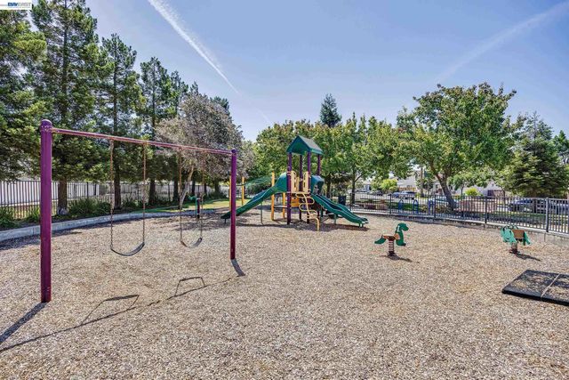 105 Chesapeake Dr, Union City, CA 94587