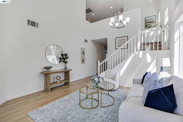 105 Chesapeake Dr, Union City, CA 94587