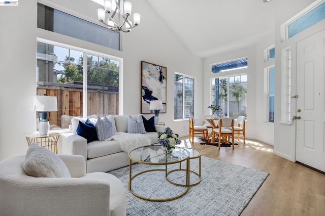 105 Chesapeake Dr, Union City, CA 94587