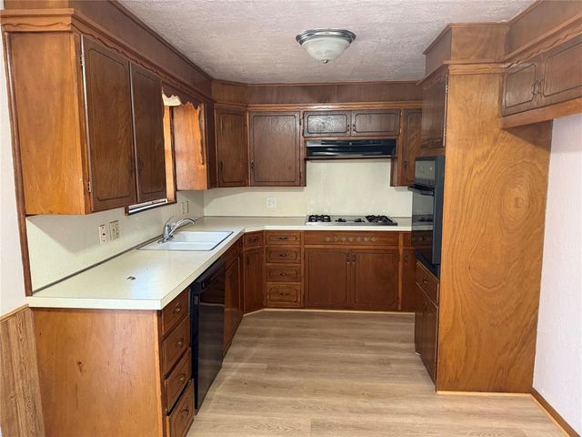 1125 Blackstone Avenue, Clinton, OK 73601