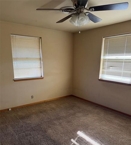 1125 Blackstone Avenue, Clinton, OK 73601