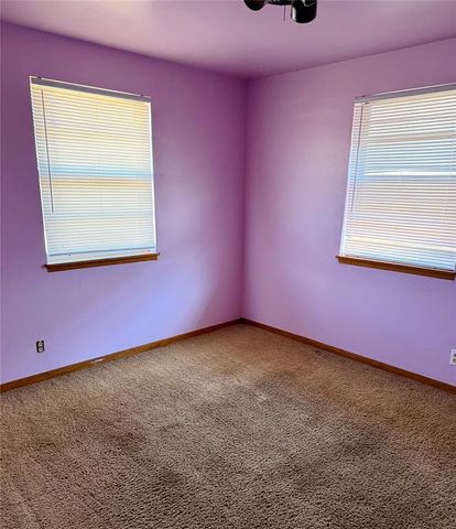 1125 Blackstone Avenue, Clinton, OK 73601