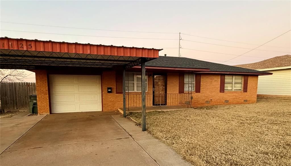 1125 Blackstone Avenue, Clinton, OK 73601