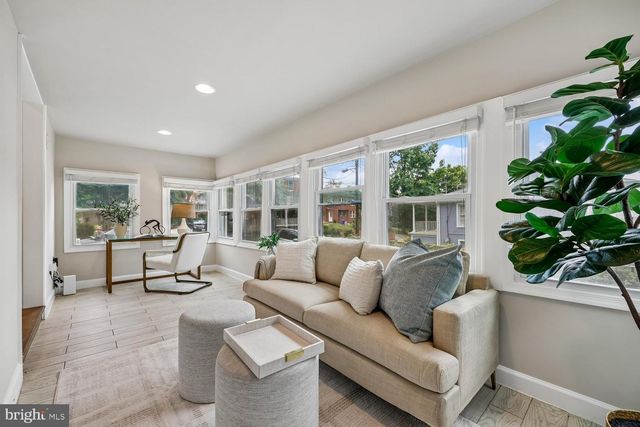 8810 HAWKINS LN, Chevy Chase, MD 20815