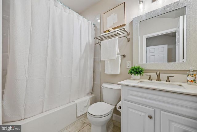 8810 HAWKINS LN, Chevy Chase, MD 20815