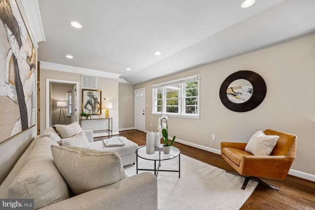 8810 HAWKINS LN, Chevy Chase, MD 20815