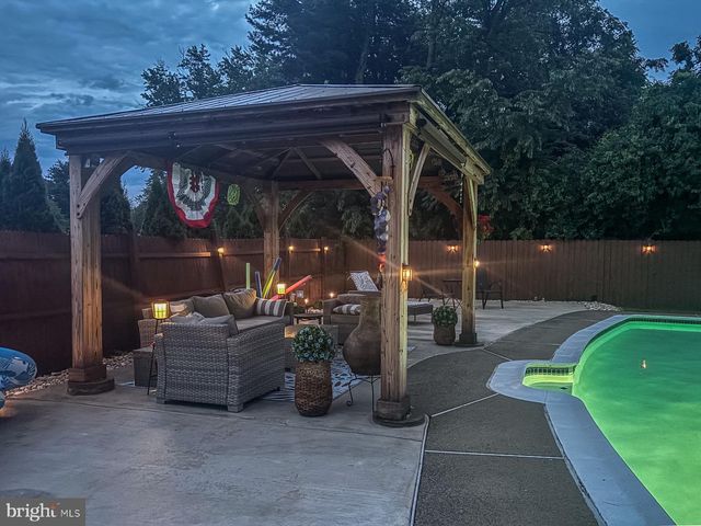 2350 LENNI RD, Aston, PA 19014