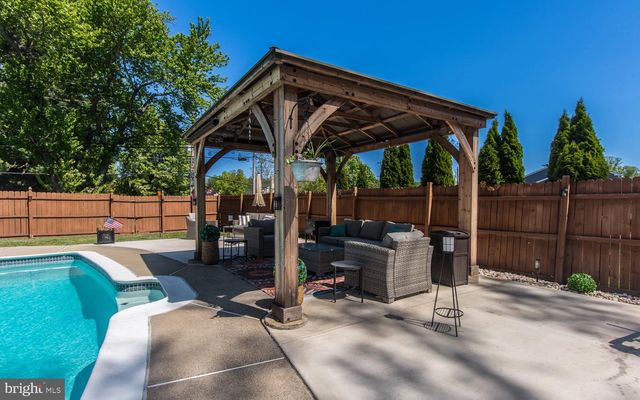 2350 LENNI RD, Aston, PA 19014