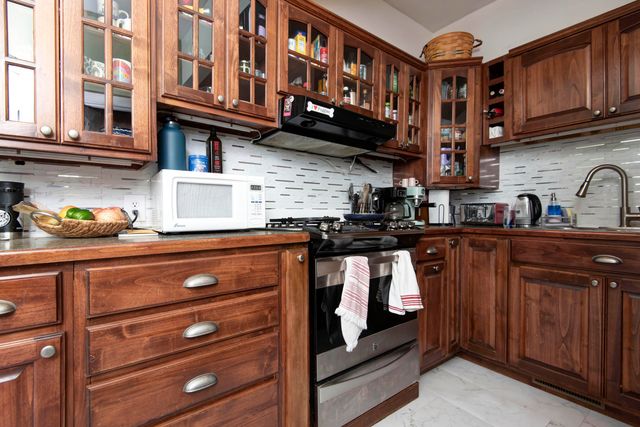 531 E Division Street, Springfield, MO 65803