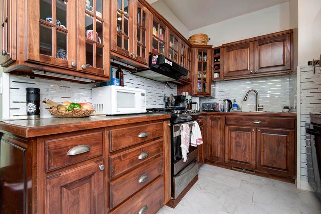 531 E Division Street, Springfield, MO 65803