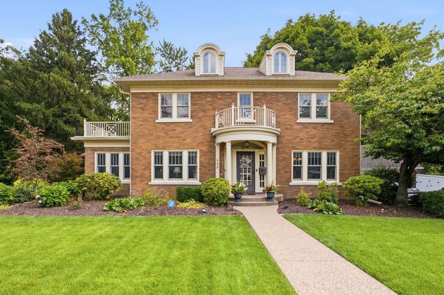 933 22nd Street, Moline, IL 61265