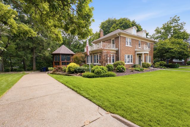 933 22nd Street, Moline, IL 61265