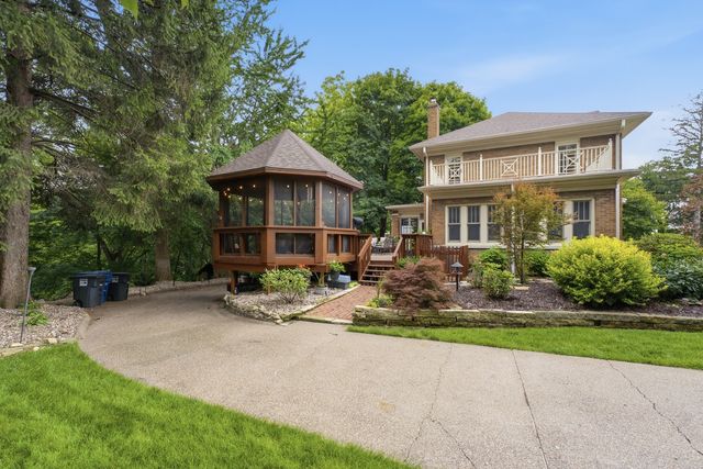 933 22nd Street, Moline, IL 61265