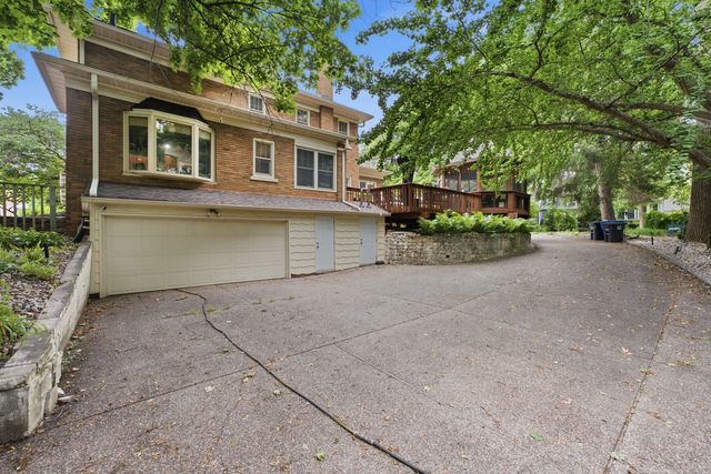 933 22nd Street, Moline, IL 61265