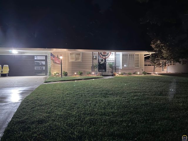 1707 SW Pembroke LN, Topeka, KS 66604