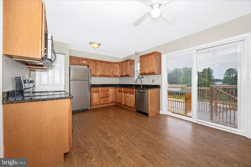 Image 11 of property listing at 11005 HORSESHOE DR, Frederick, MD 21701