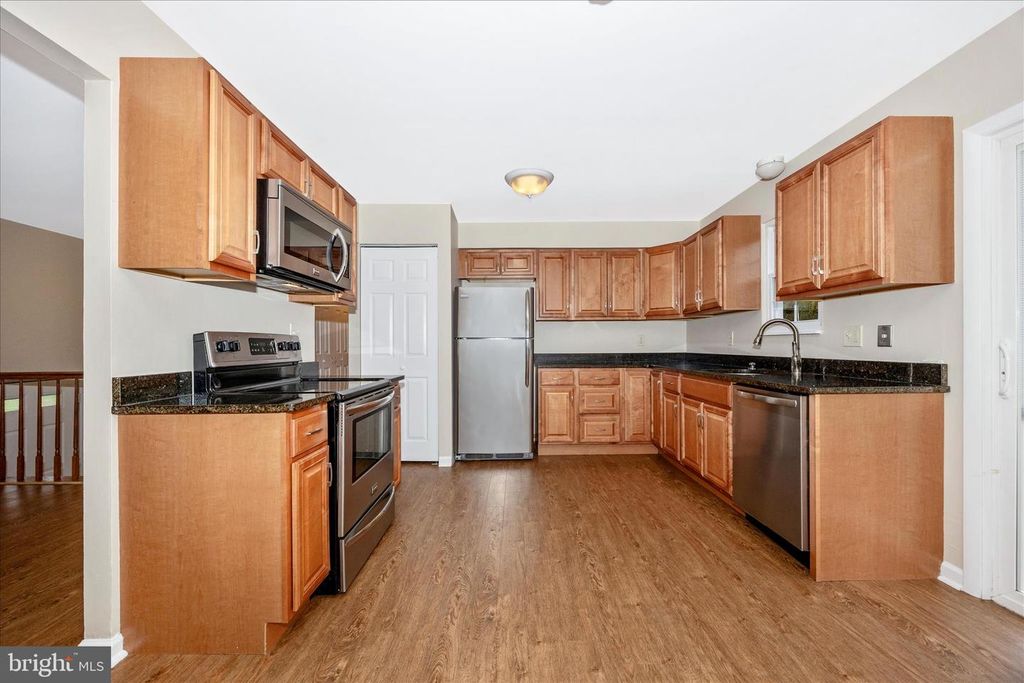 Image 13 of property listing at 11005 HORSESHOE DR, Frederick, MD 21701