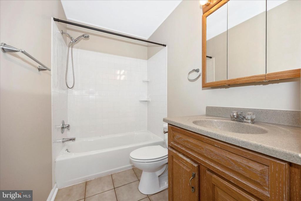 Image 22 of property listing at 11005 HORSESHOE DR, Frederick, MD 21701