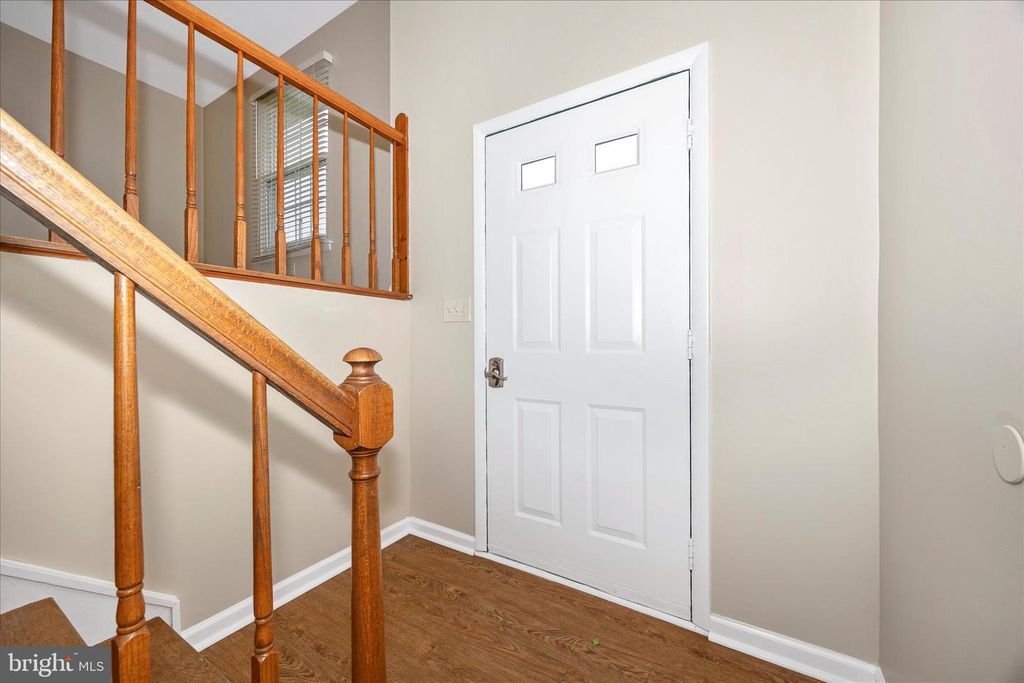Image 3 of property listing at 11005 HORSESHOE DR, Frederick, MD 21701