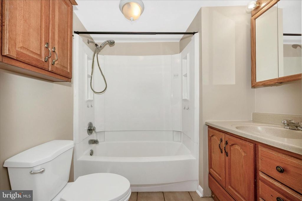 Image 37 of property listing at 11005 HORSESHOE DR, Frederick, MD 21701