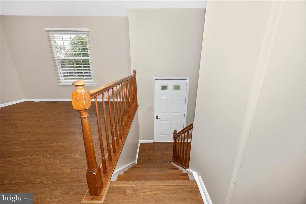 Image 4 of property listing at 11005 HORSESHOE DR, Frederick, MD 21701