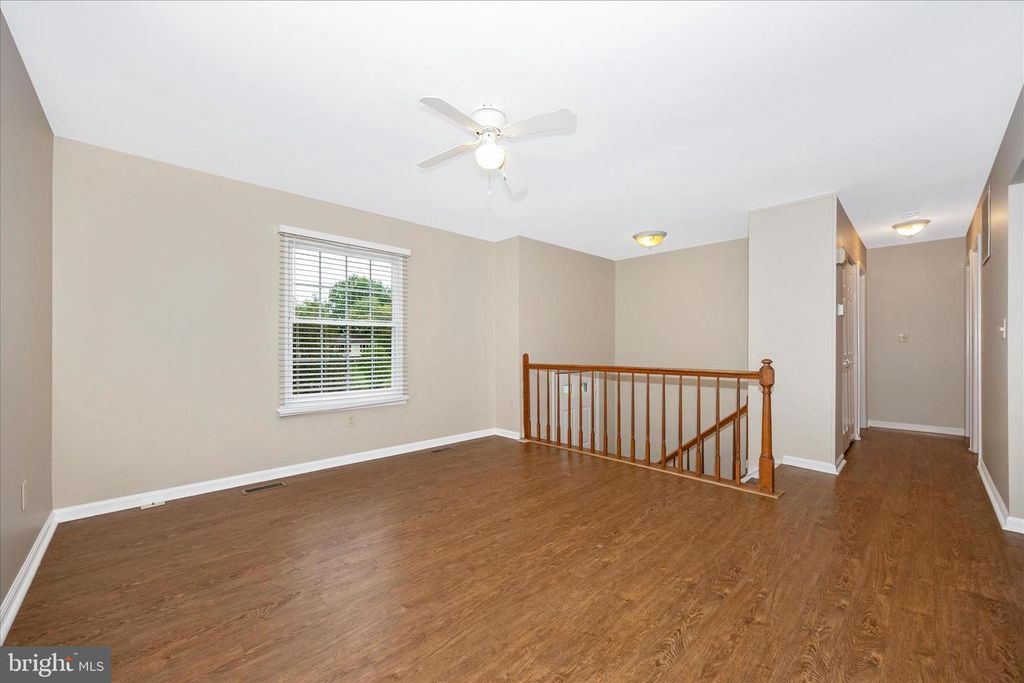 Image 5 of property listing at 11005 HORSESHOE DR, Frederick, MD 21701