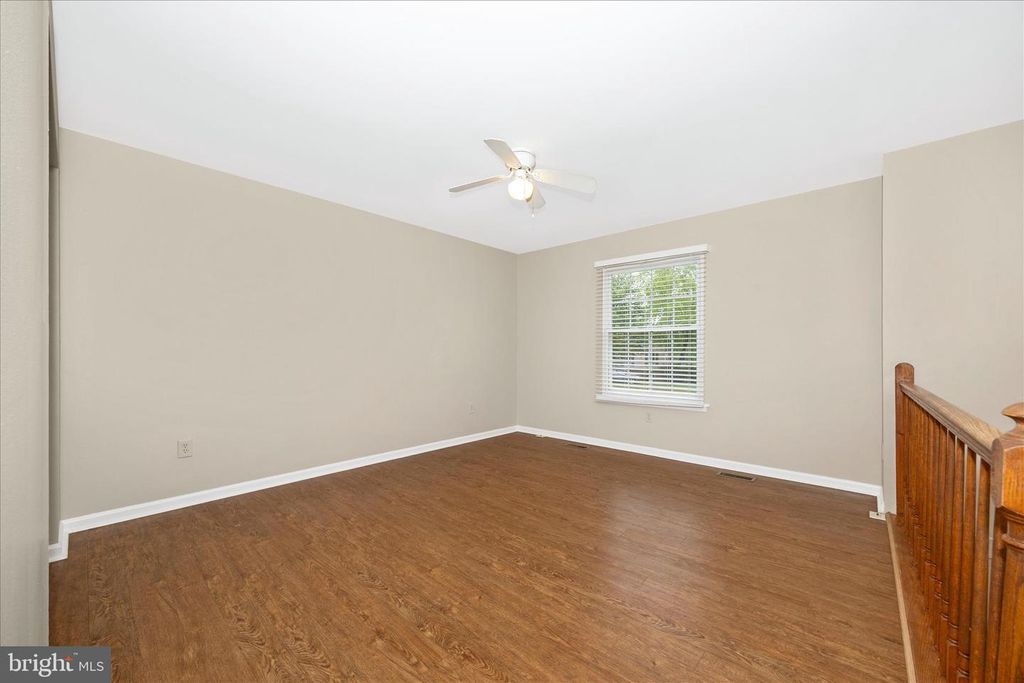 Image 6 of property listing at 11005 HORSESHOE DR, Frederick, MD 21701