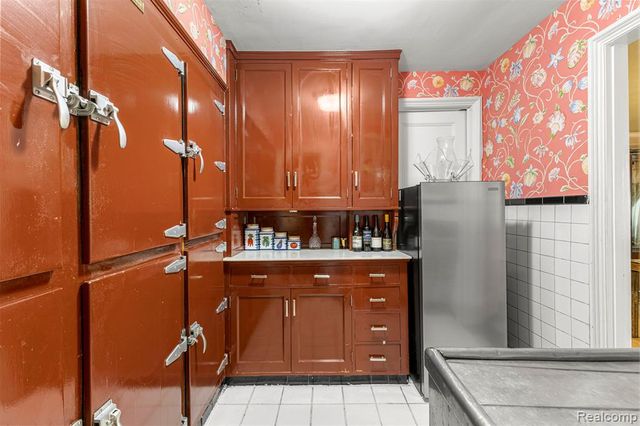 3001 Seminole Street, Detroit, MI 48214
