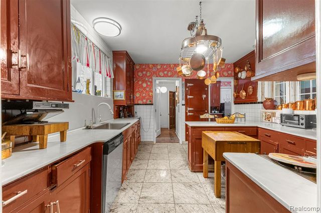 3001 Seminole Street, Detroit, MI 48214