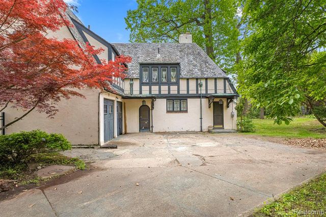 3001 Seminole Street, Detroit, MI 48214
