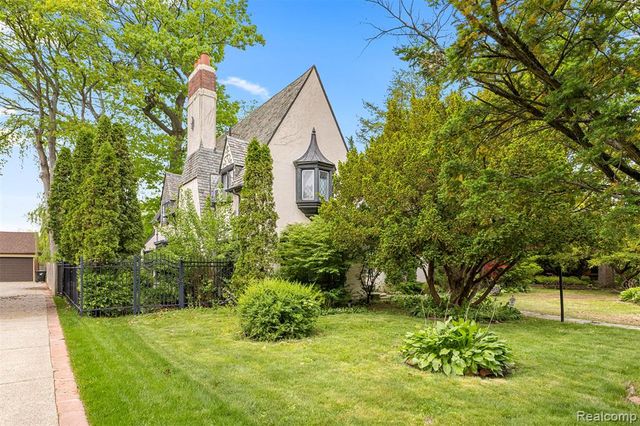 3001 Seminole Street, Detroit, MI 48214