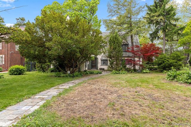 3001 Seminole Street, Detroit, MI 48214