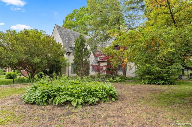 3001 Seminole Street, Detroit, MI 48214
