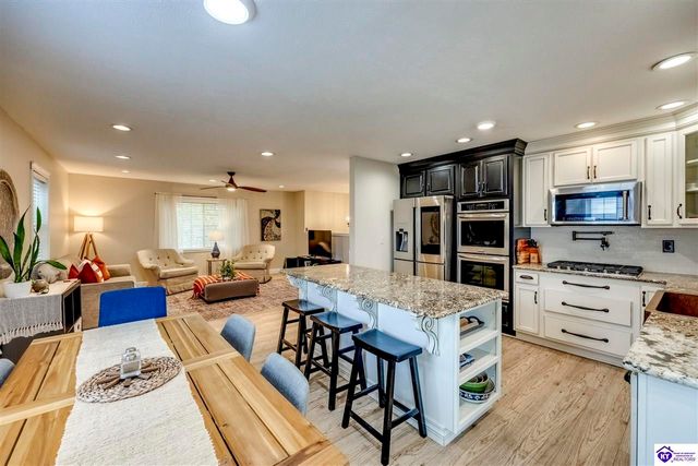 135 Meadowlake Drive, Radcliff, KY 40160