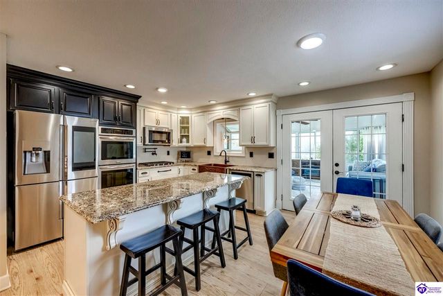 135 Meadowlake Drive, Radcliff, KY 40160