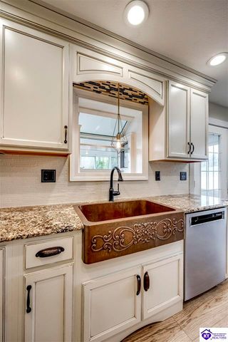135 Meadowlake Drive, Radcliff, KY 40160