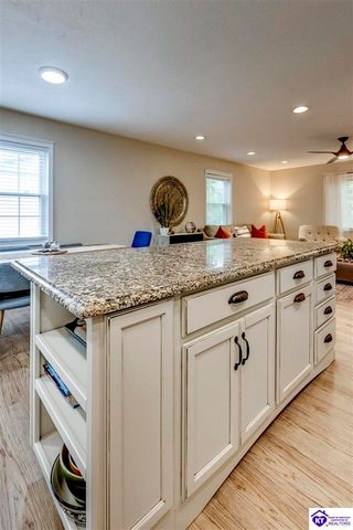 135 Meadowlake Drive, Radcliff, KY 40160