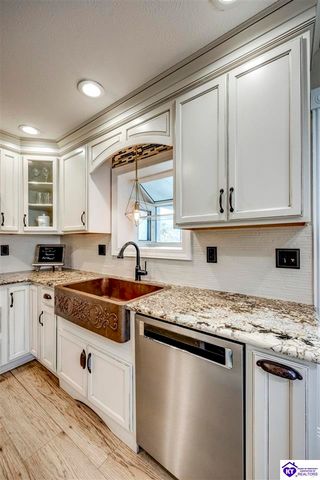 135 Meadowlake Drive, Radcliff, KY 40160