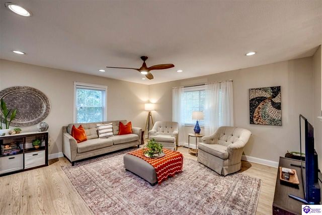 135 Meadowlake Drive, Radcliff, KY 40160