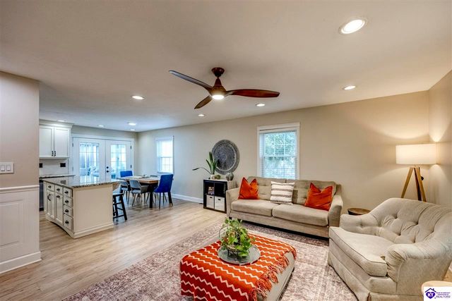 135 Meadowlake Drive, Radcliff, KY 40160