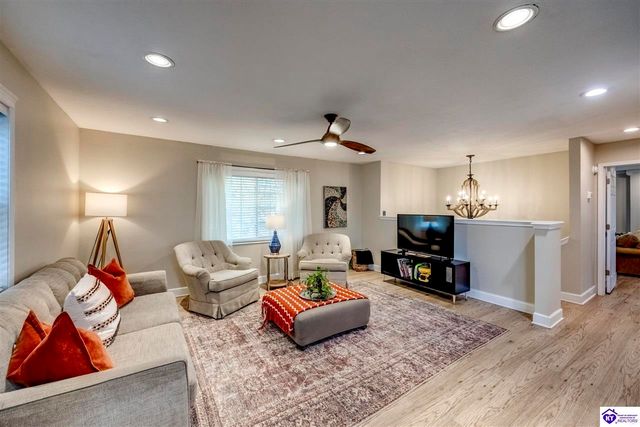 135 Meadowlake Drive, Radcliff, KY 40160