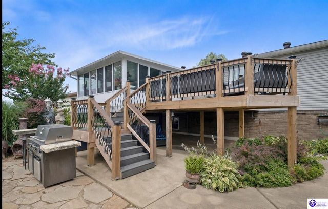 135 Meadowlake Drive, Radcliff, KY 40160