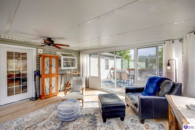 135 Meadowlake Drive, Radcliff, KY 40160