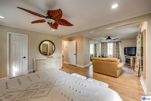 135 Meadowlake Drive, Radcliff, KY 40160